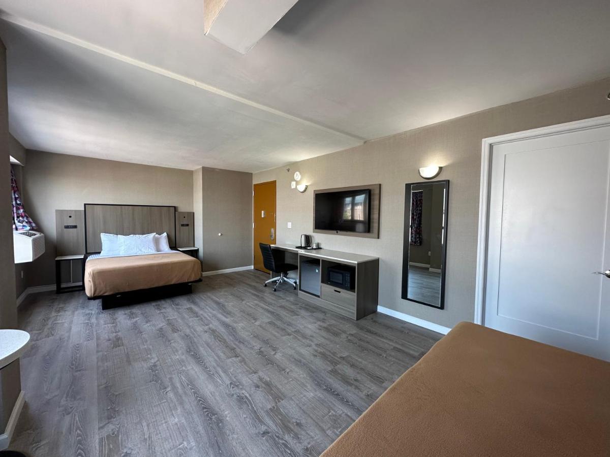 Regal Inn & Suites New York Laguardia Hotel Екстер'єр фото