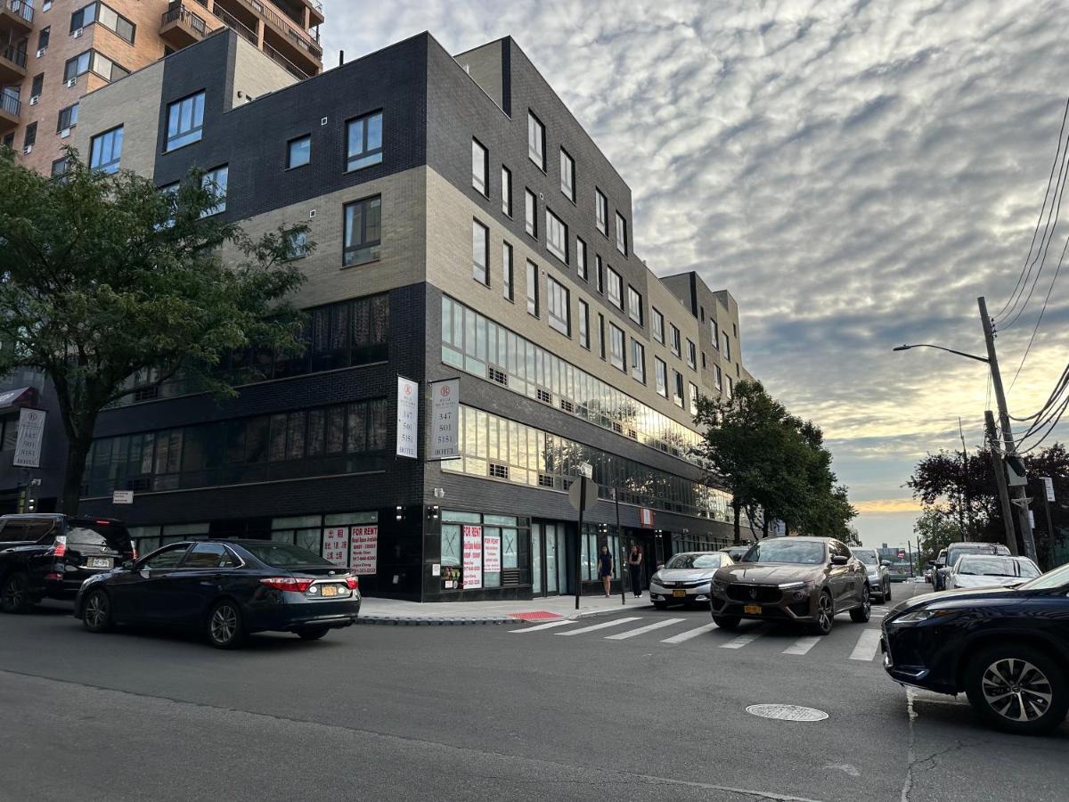Regal Inn & Suites New York Laguardia Hotel Екстер'єр фото