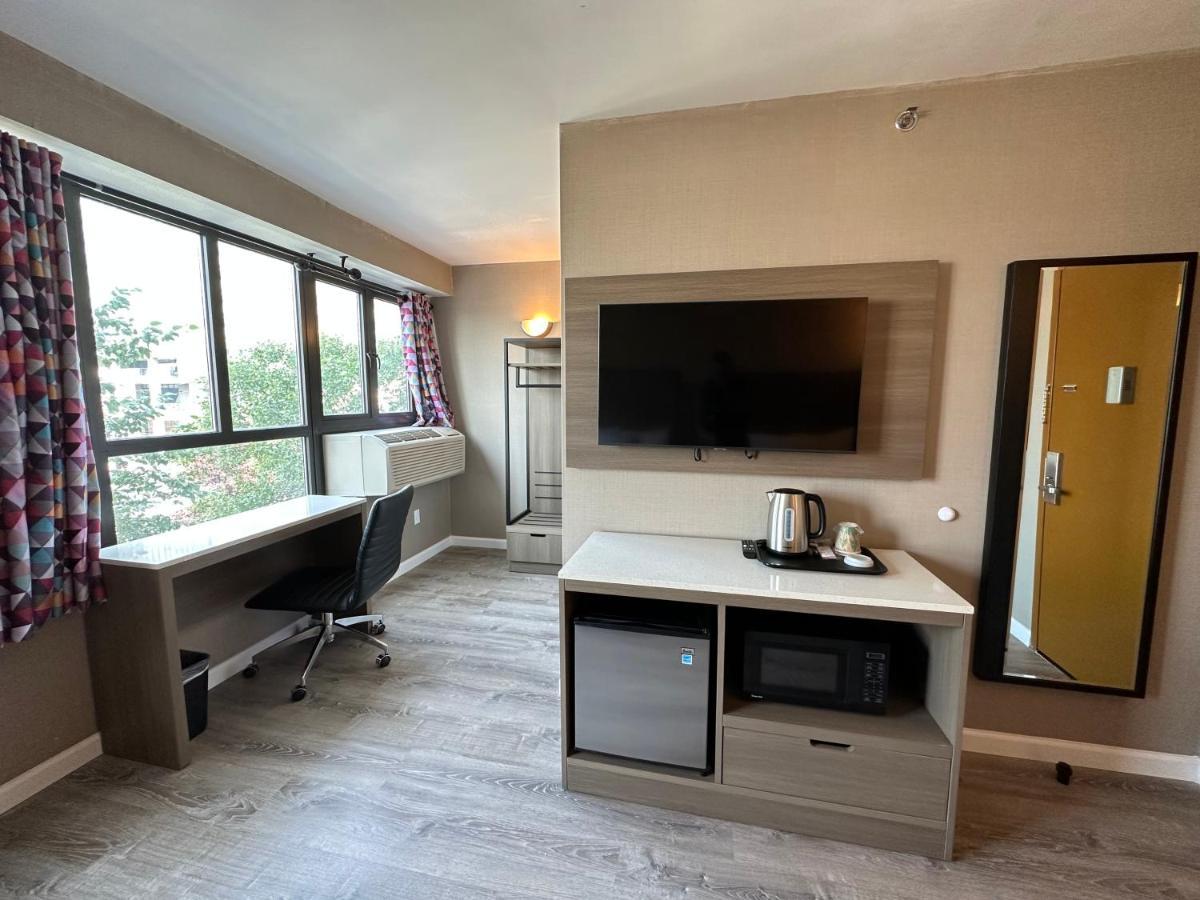 Regal Inn & Suites New York Laguardia Hotel Екстер'єр фото