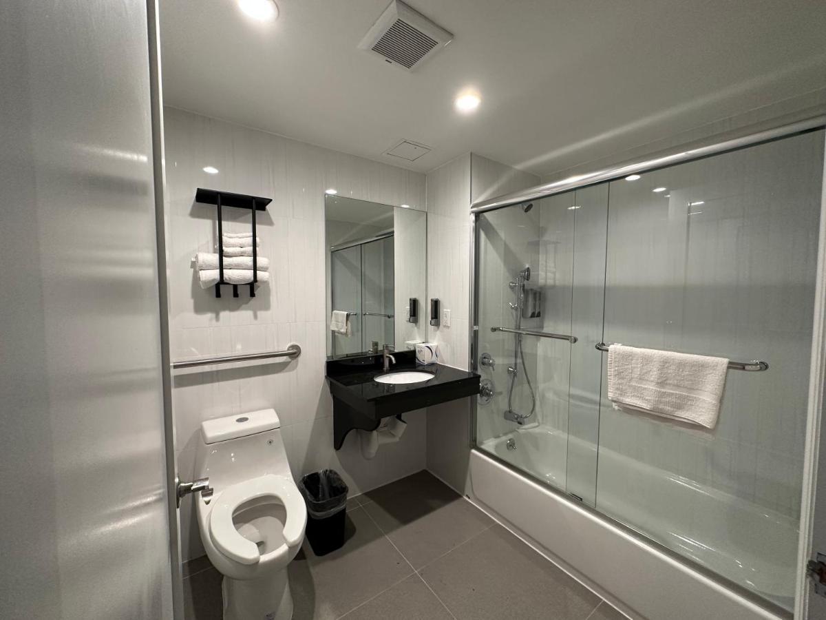 Regal Inn & Suites New York Laguardia Hotel Екстер'єр фото