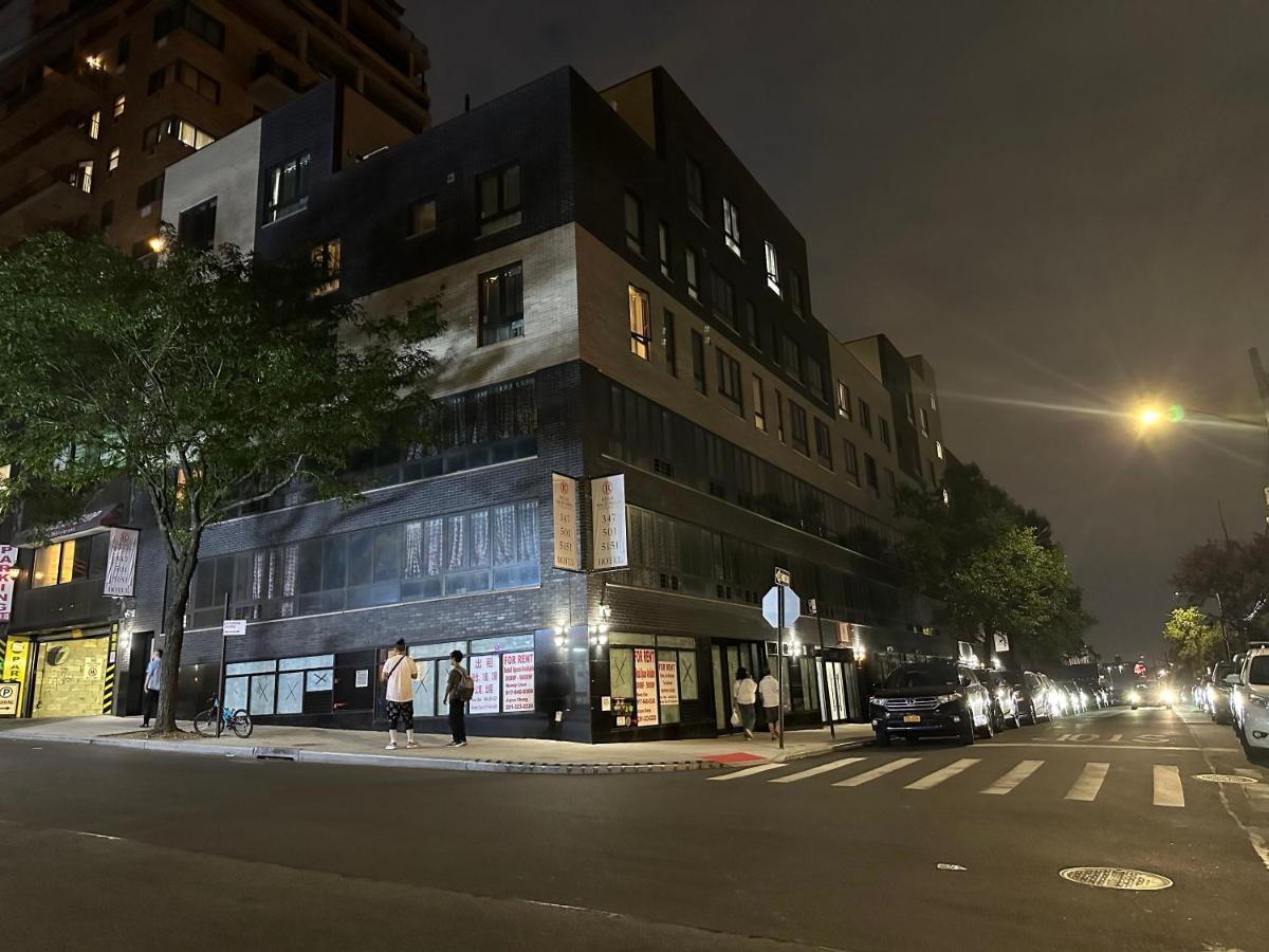 Regal Inn & Suites New York Laguardia Hotel Екстер'єр фото