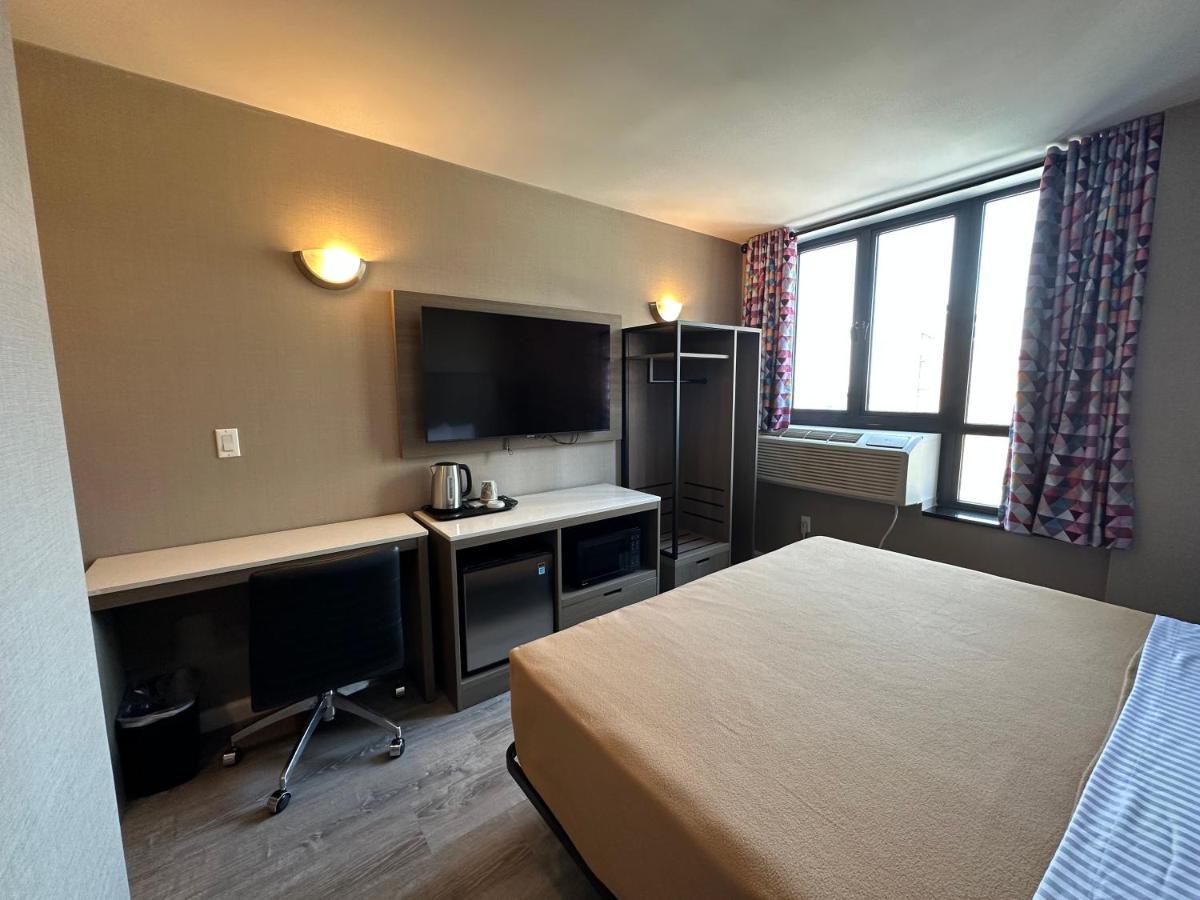 Regal Inn & Suites New York Laguardia Hotel Екстер'єр фото